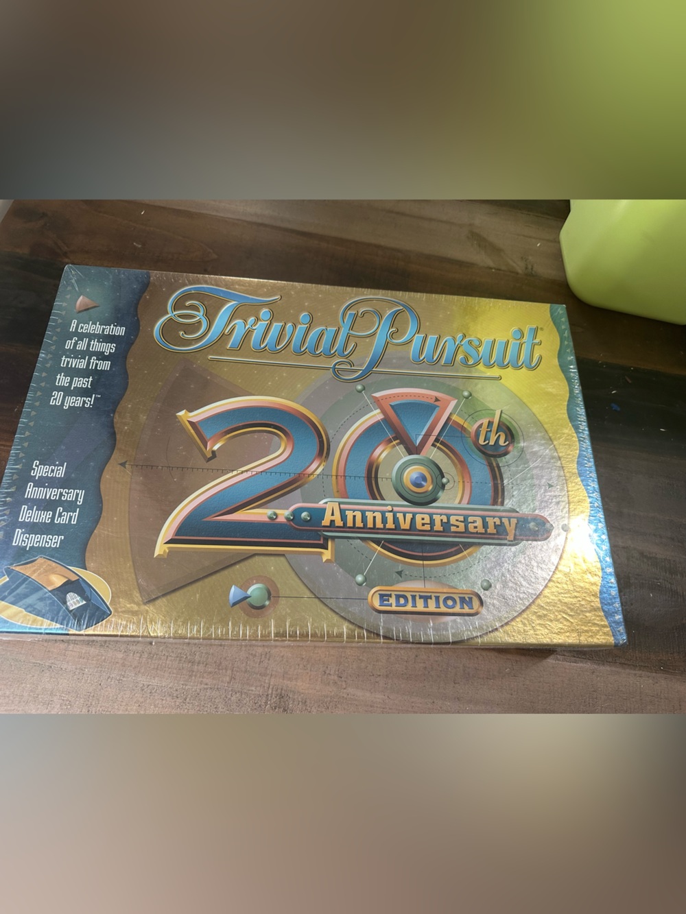 Hasbro Trivial Pursuit 20th Anniversary Edition - Gold, Blue, Teal